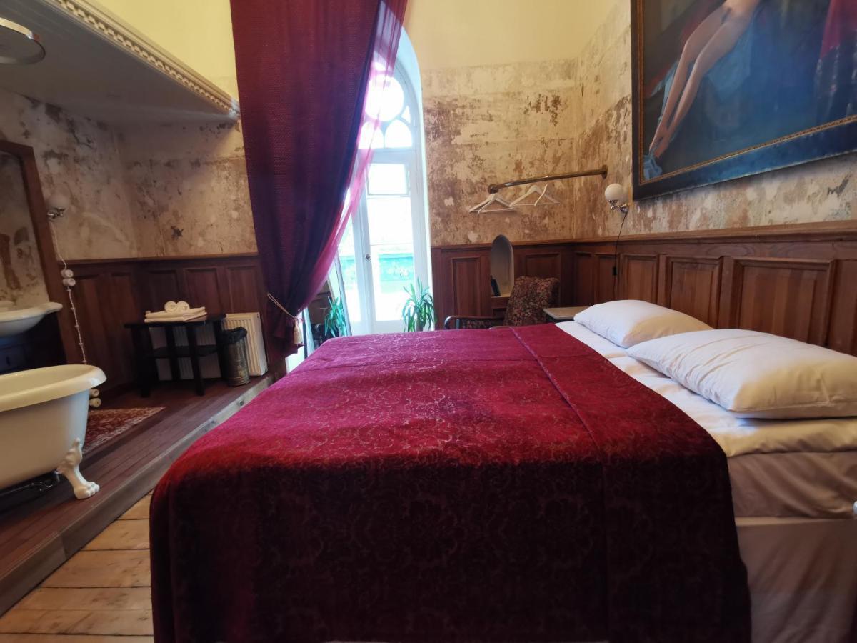 Laitse Castle Hotel Екстериор снимка